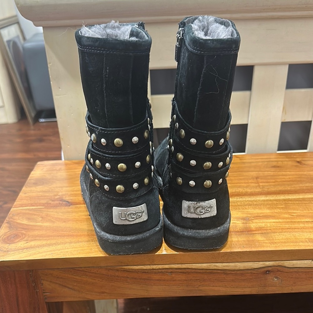 Ugg | Black Studded Boots with Fur Lining - Picture 3 of 8
